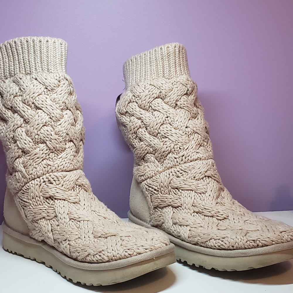 Isla Bow Uggs in Tan